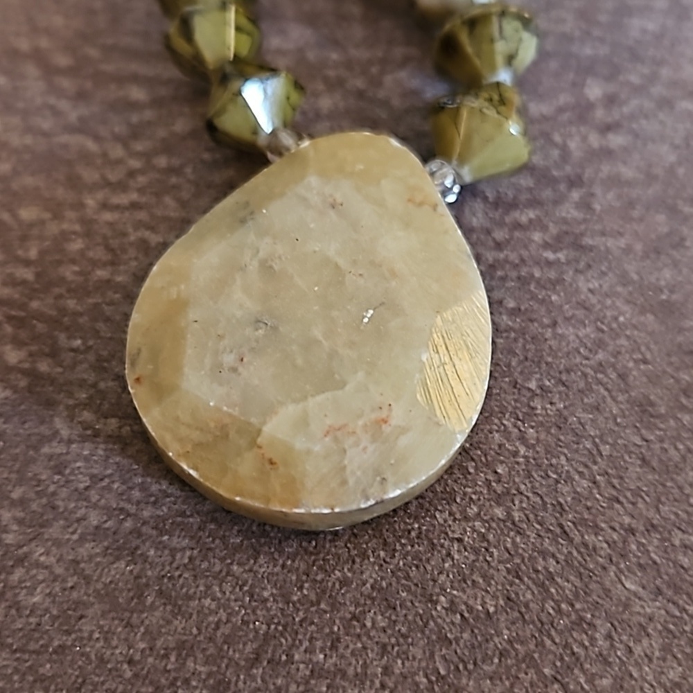 Vintage Moss Gemstone Teardrop Pendant Glass Beaded Necklace - Picture 3 of 6